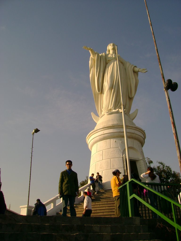 Virgen del cerro San Cristobal by rolandocarter