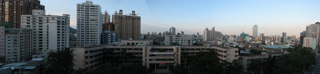 高雄 skyline by He Guangwei