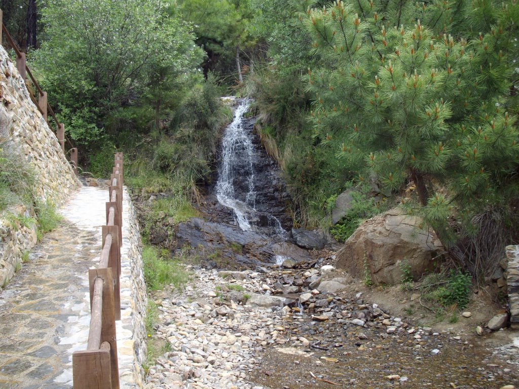 Bonito sitio para coger agua by albertoss