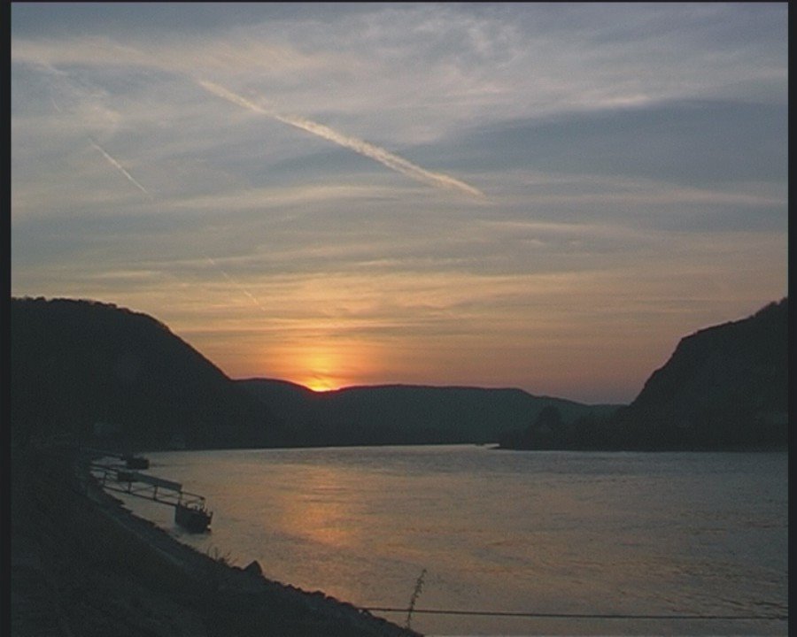 Sonnenuntergang im Rheintal bei Andernach by Volkert Weidl