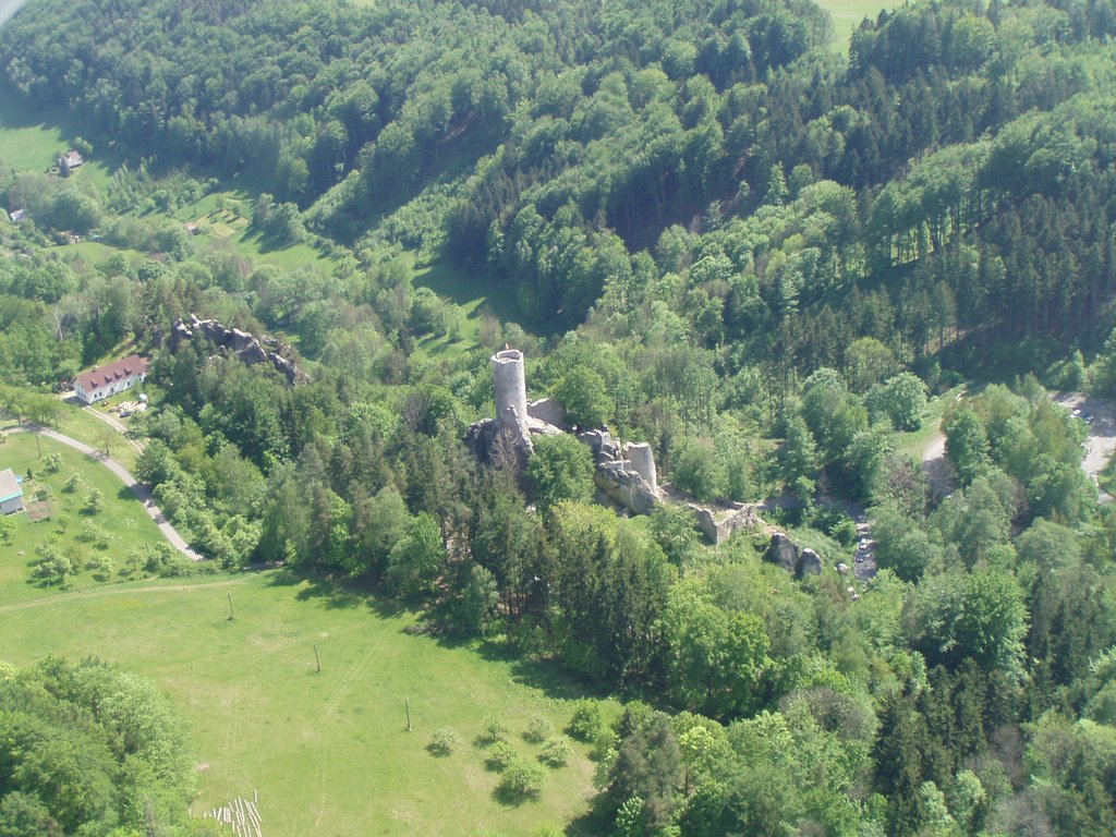 Hrad Frýdštejn by Tomáš Kalenský