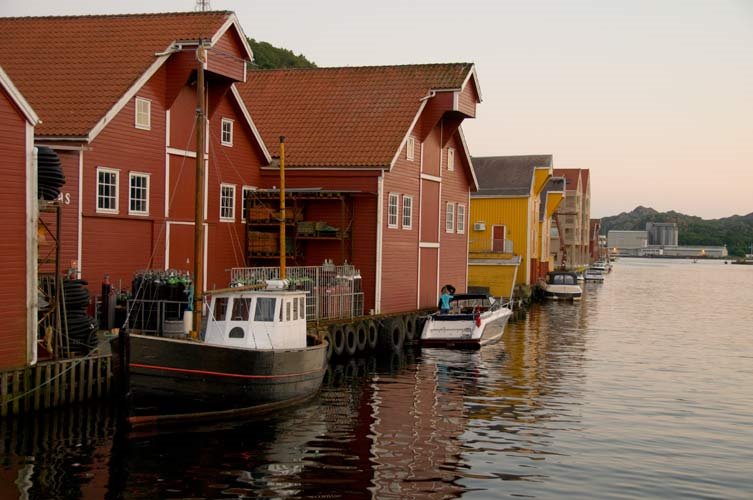 Egersund indre havn by Jan Ernst Samuelsen