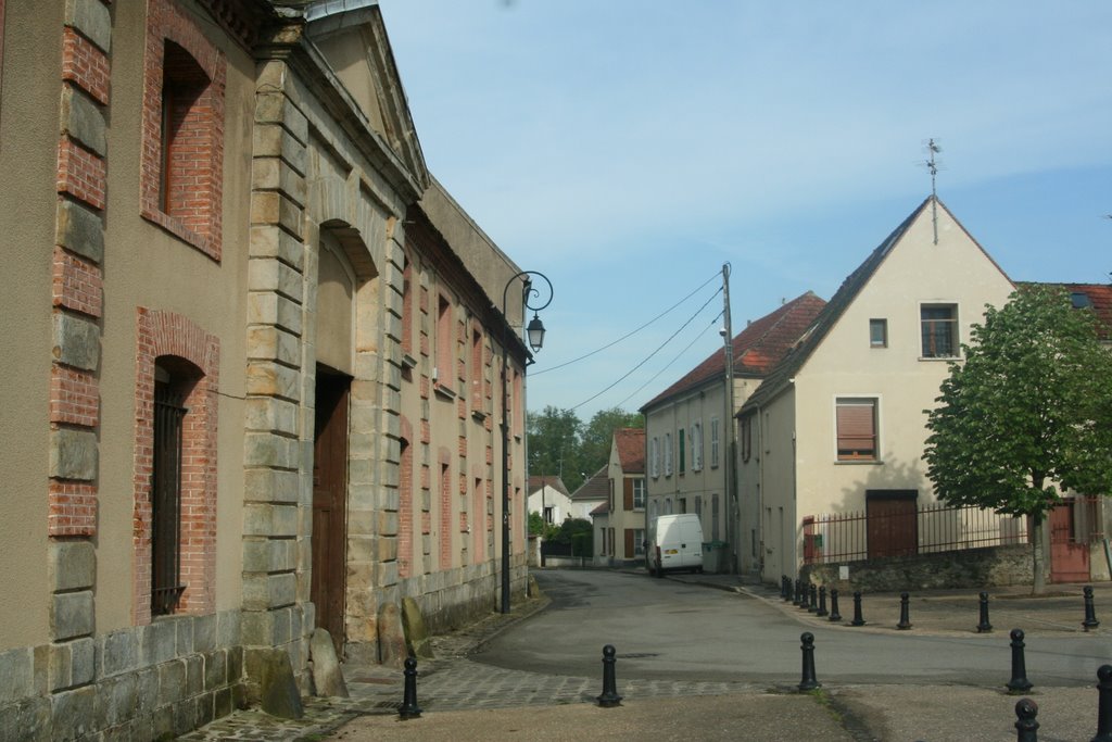 Fontenay Trésigny by Parisot Martine