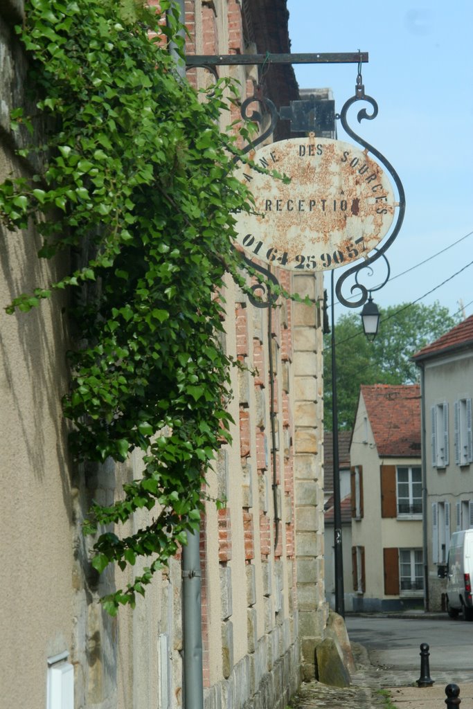 77610 Fontenay-Trésigny, France by Parisot Martine