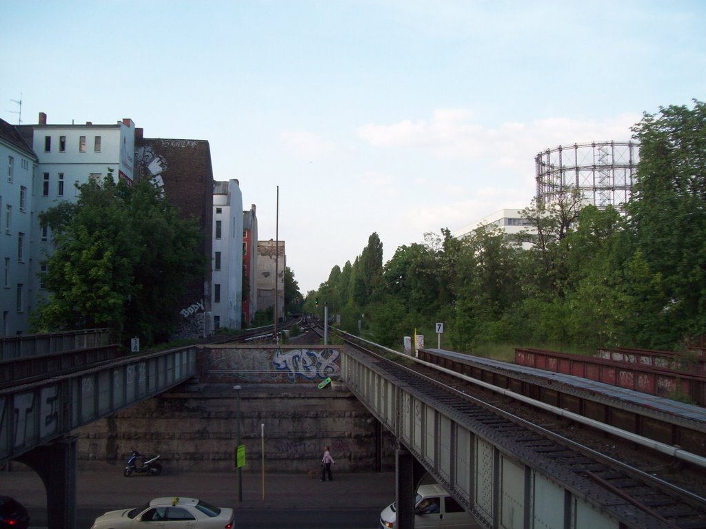 Gleise der S-Bahn, Dominicusstraße und ehemaliger Gasbehälter by Panzerknacker