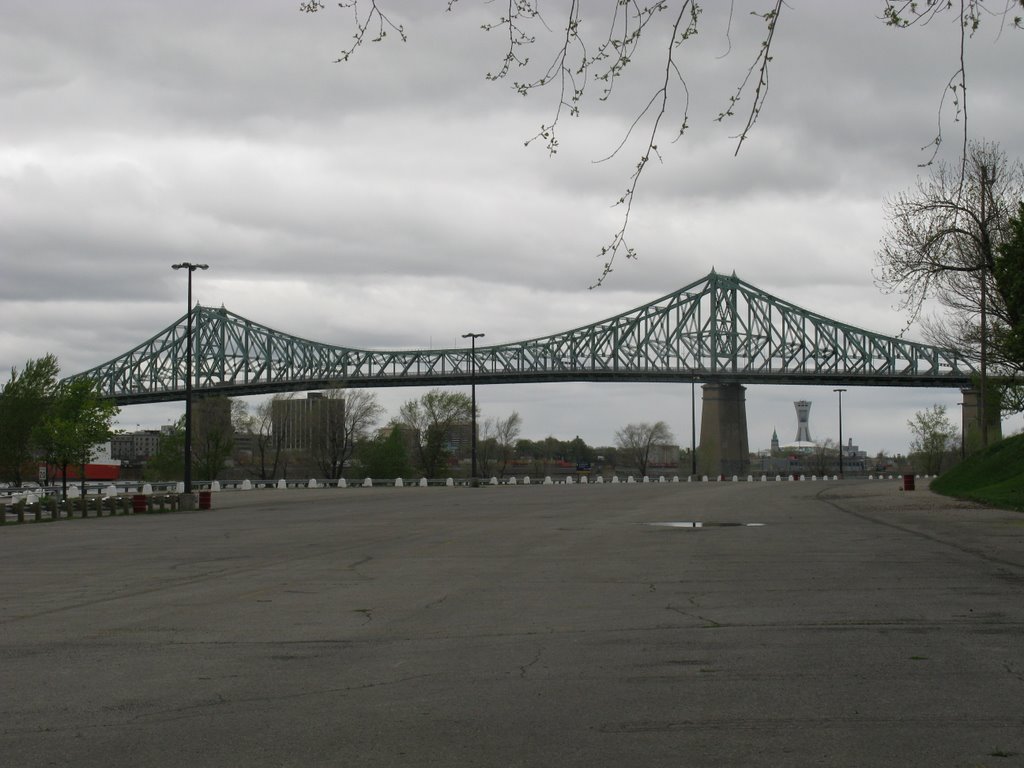 Pont Jacques - Cartier by Joaquim Serrano