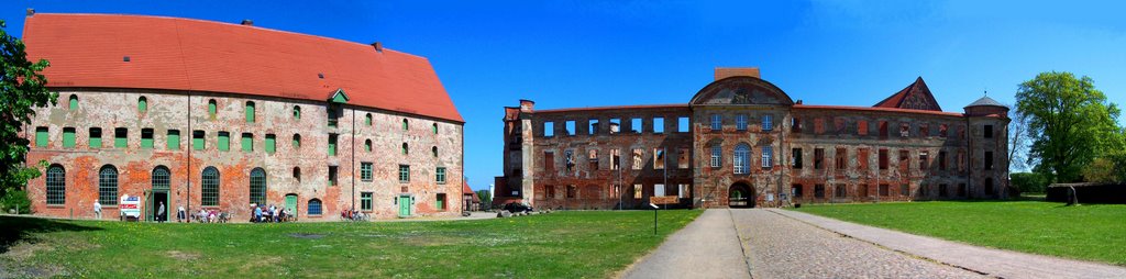 Dargun 2 Kloster Ruine by Geerten