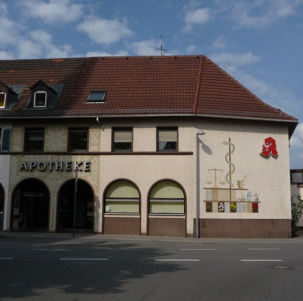 Apotheke in der Ortsmitte by Immanuel Giel