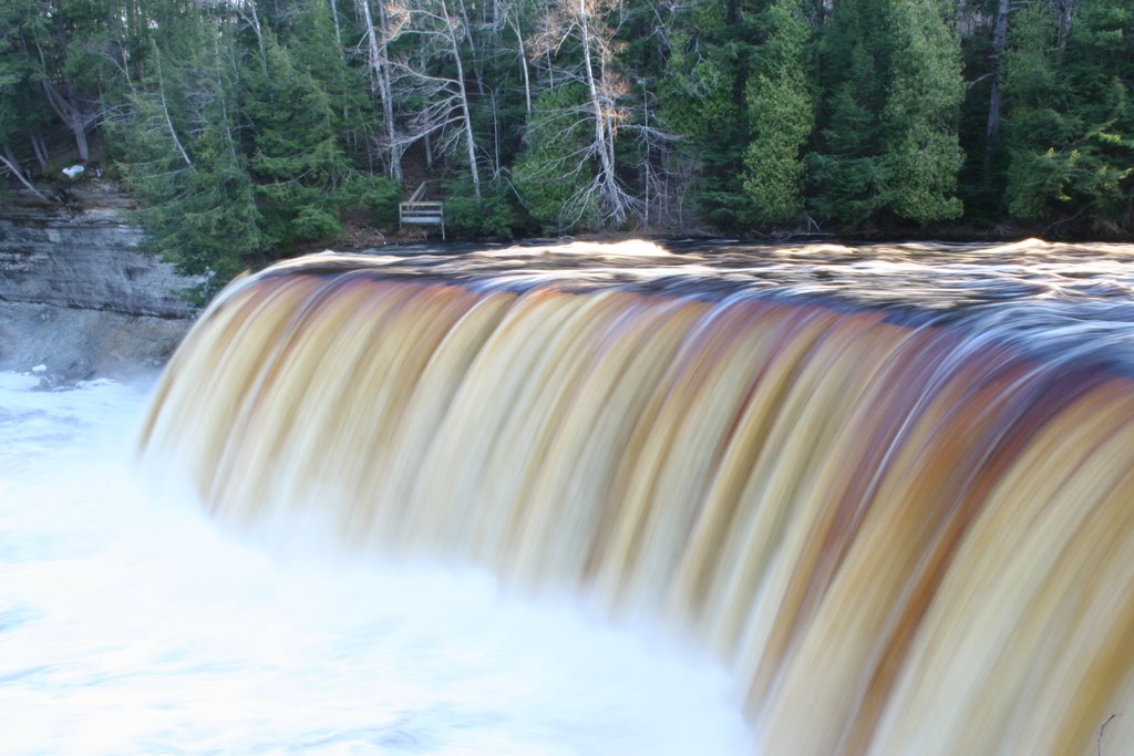 Tahquamenon Upper Falls by tonibcn