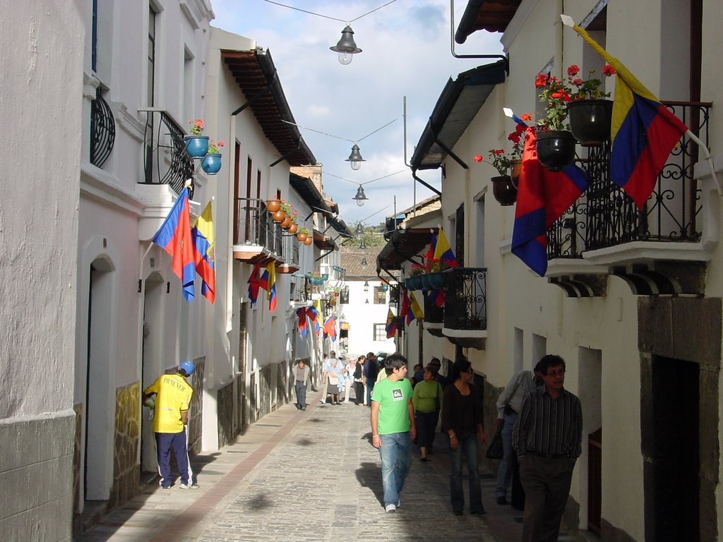 Calle de La Ronda, hacia la calle Guayaquil by Byron Calisto