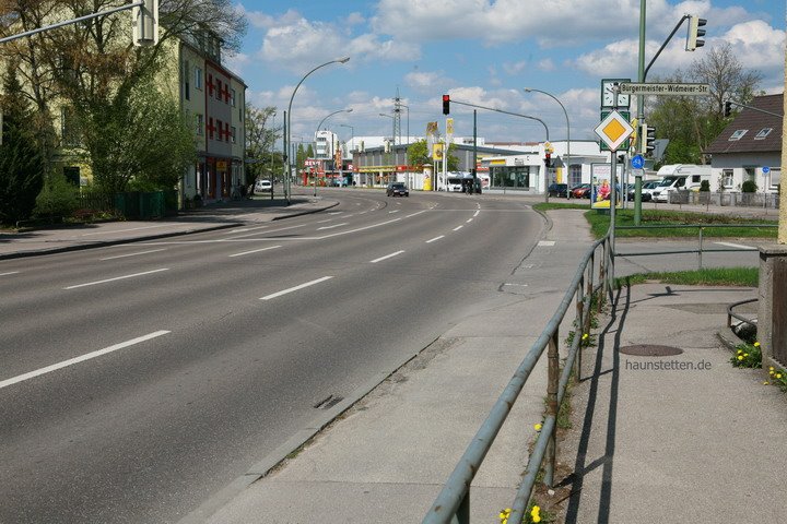 Haunstetter Strasse Richtung Norden- Haunstetten by haunstetten.de