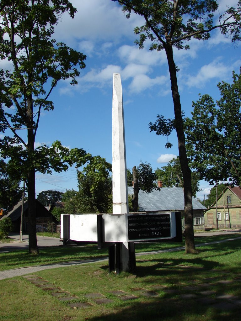 Piemineklis Sarkanās armijas ienākšanai Ludzas rajonā 1944.gada jūlijā, Ludza, Latvia by M.Strīķis