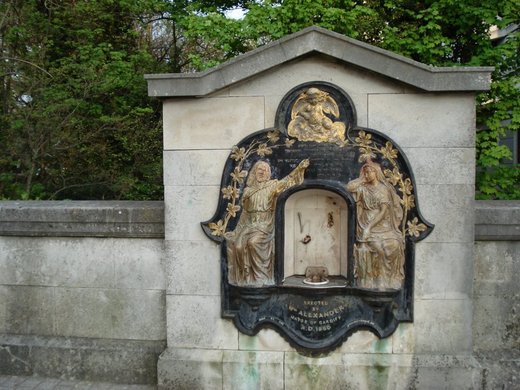 Old Victorian Drinking Fountain - © Émerson-V by Émerson-V