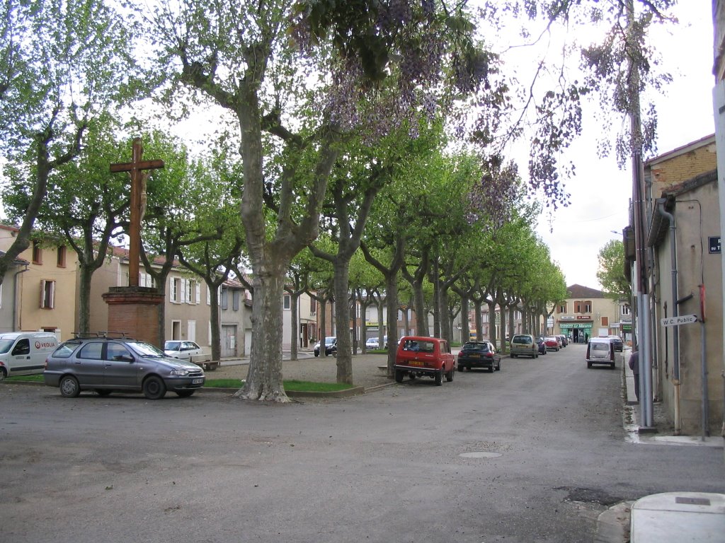 Mas Grenier - Place du Clot by bernard giguet