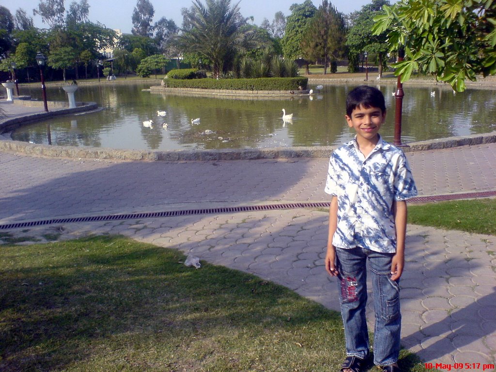 Lake in Shokat Khanam Memorial Cancer Hospital, Lahore by Haq Nawaz (haqnawazs…