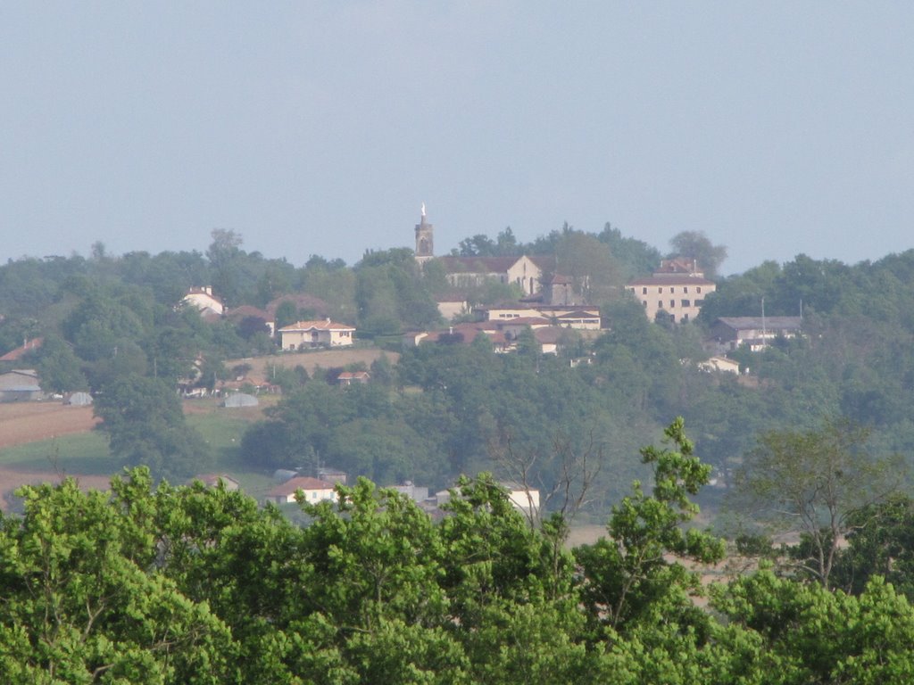 Panorama de Maylis (au fond : son Abbaye) by Lydie STUELSATZ-DERBEZ