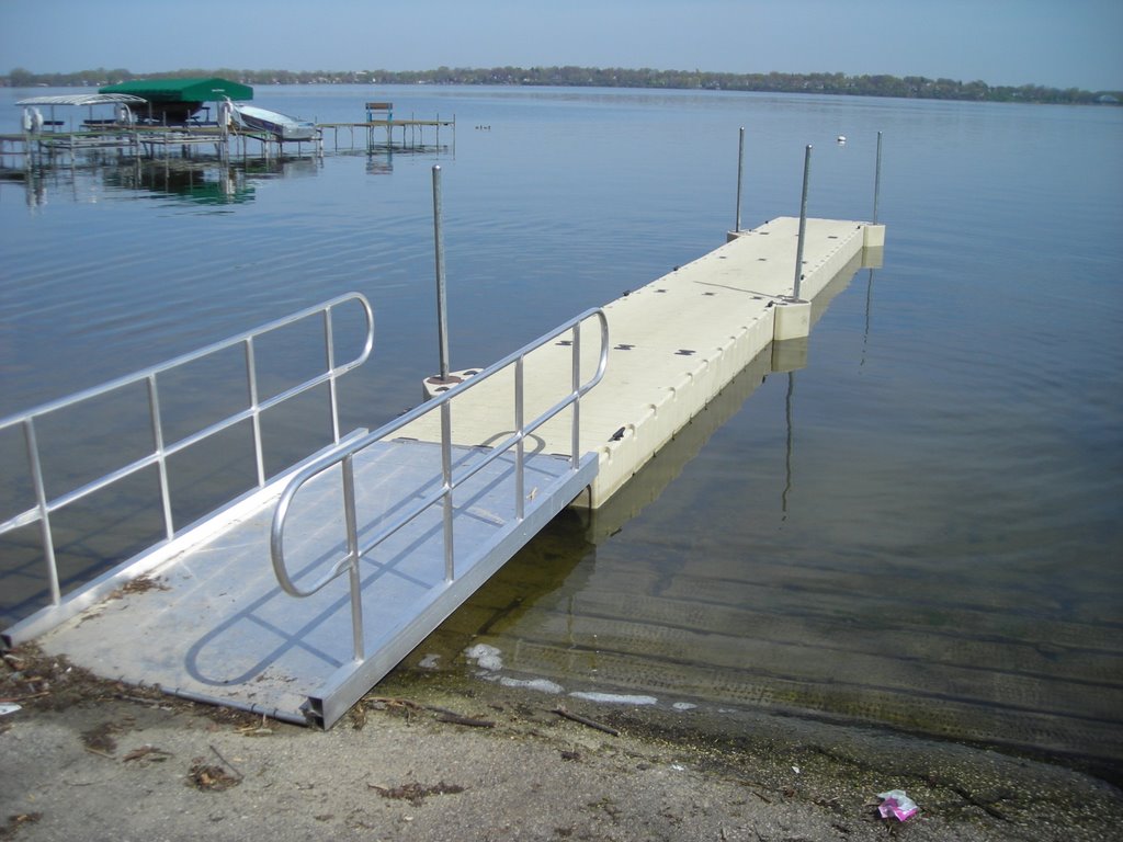 Tonyawantha Boat Launch Pier by whitefdg