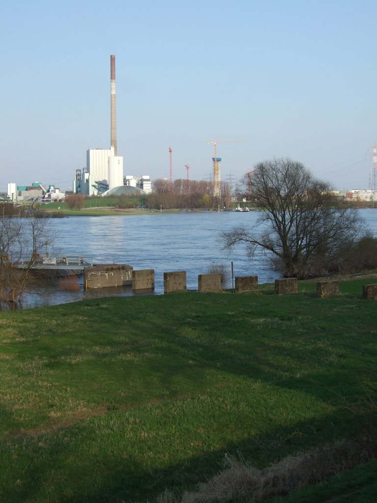 Blick auf das Kraftwerk by malfa