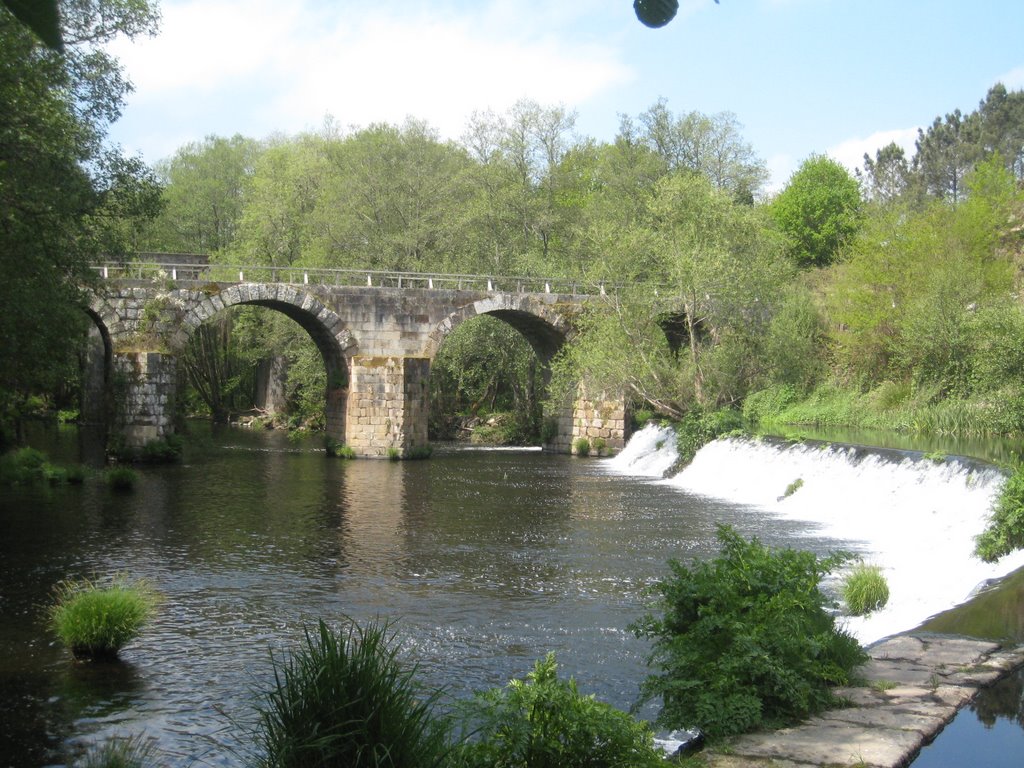 Ponte Freixo no rio Arnoia by delfineiras