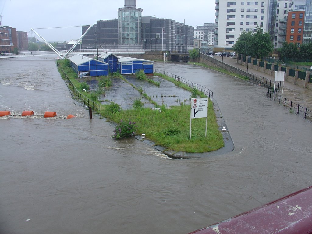 Floods in Leeds 2007 Royal Armouries lock by Andrew McLoughlin