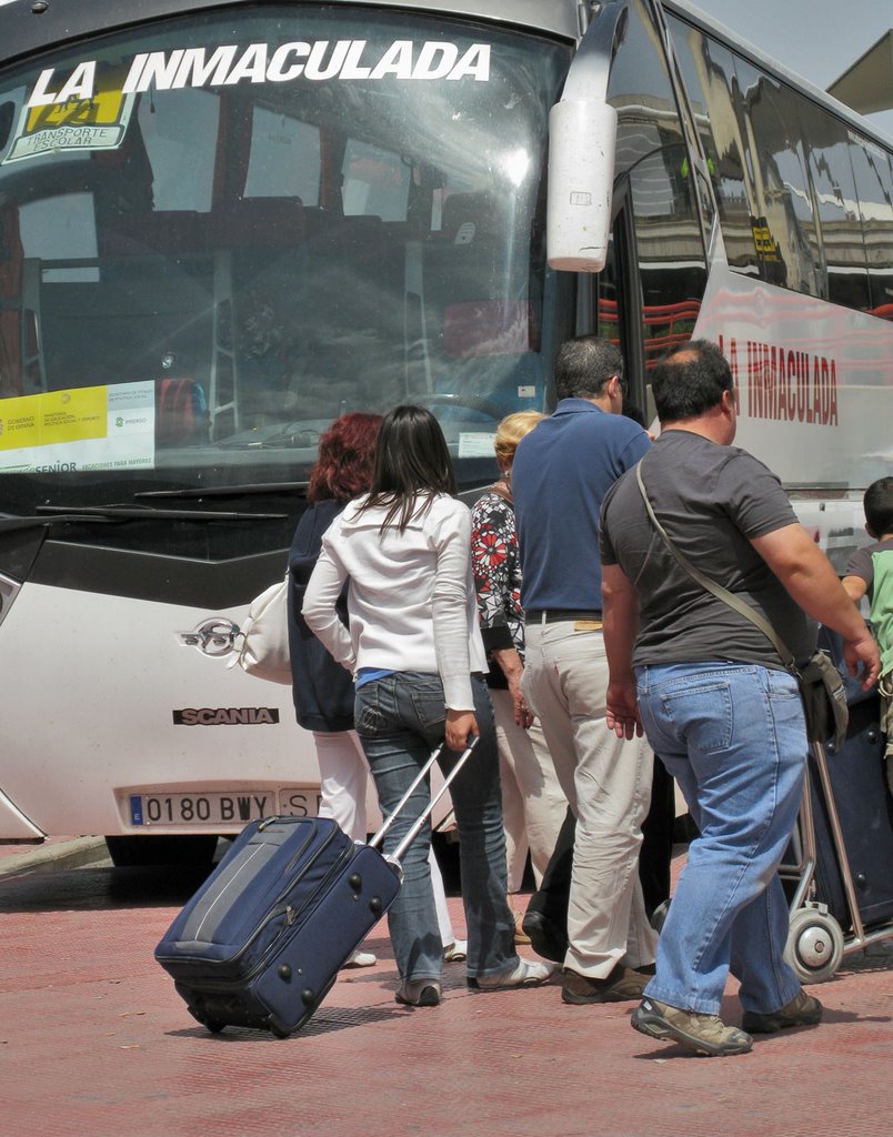 Everybody on the bus, outside arrivals, Terminal 1 Alicante, Airport / Aeropuerto, Spain by David Wilson