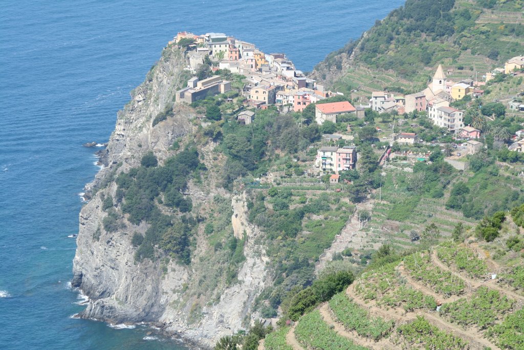 Corniglia by Ilker Mangaltepe