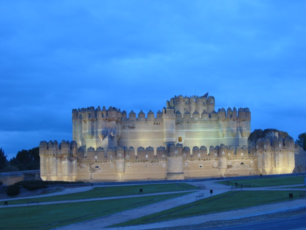 Castillo al atardecer by mojitojota