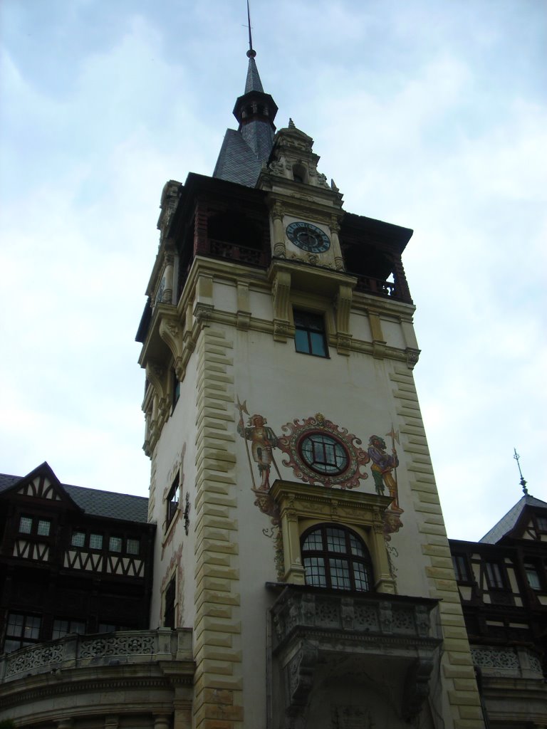 Torre del Castillo de Peles en Sinaia, cuyo nombre se debe al monte Sinaí, cuando Mihai Cantacuzino peregrinó a Tierra Santa y al volver construyó este palacio. Tercer Viaje a Rumania. Agosto de 2006 by viajeroandaluz