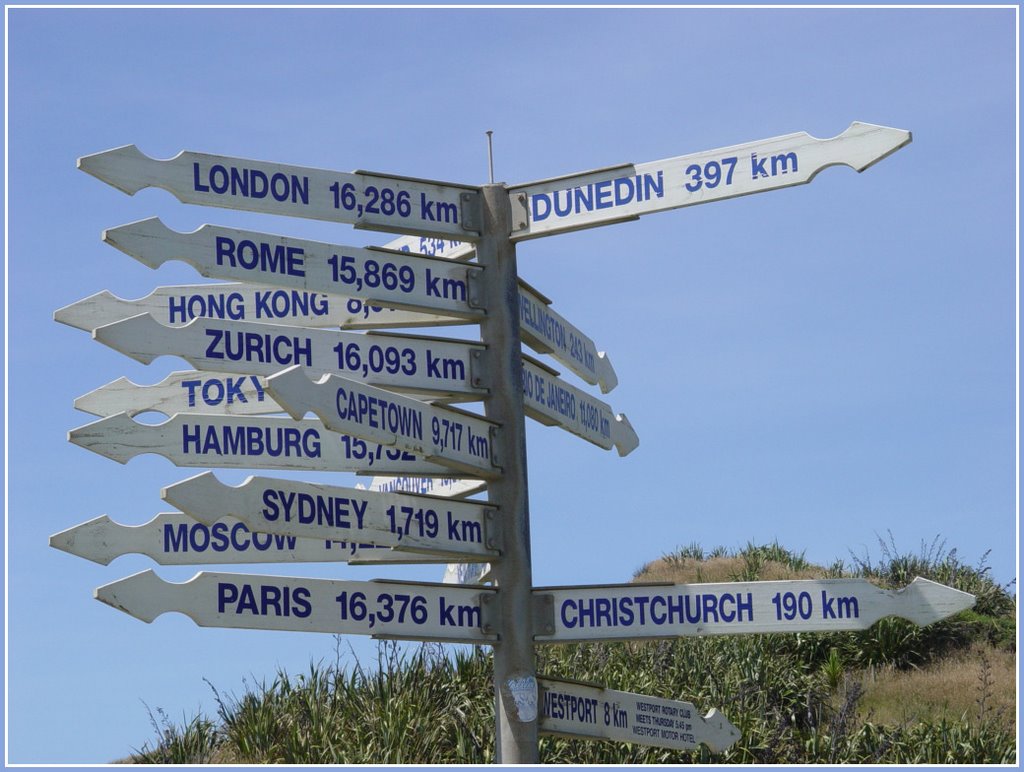 Far-Away-Point (Seal Bay Point), NZ by Detlef Gladbach