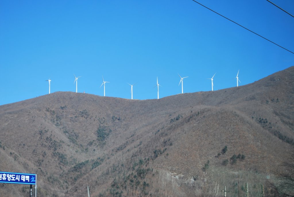 Windmils(?) of God at Chujeon by Byoungcheon Lee