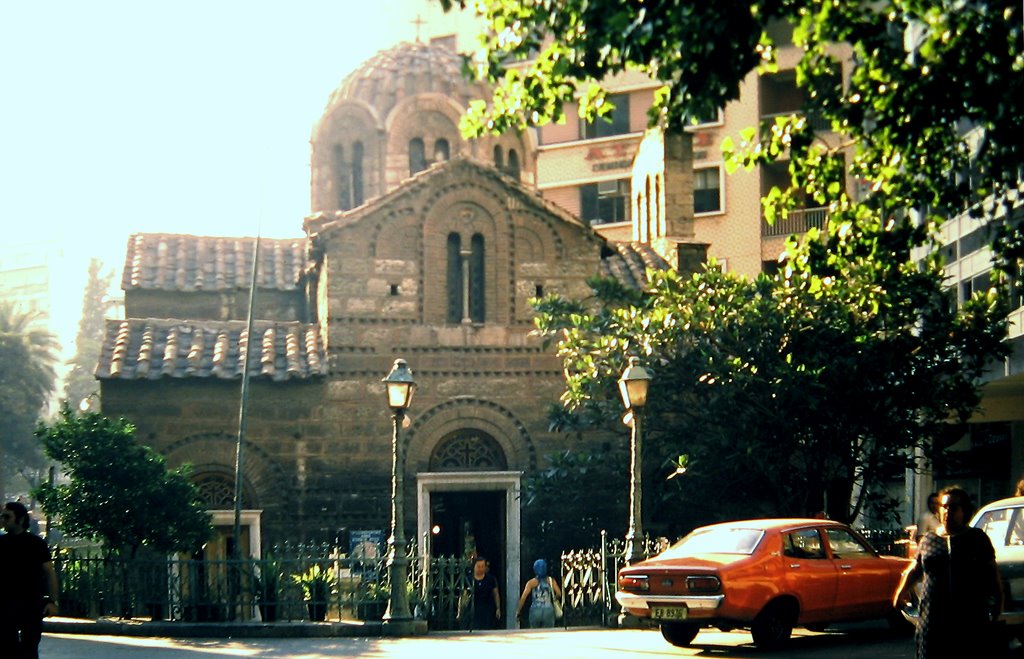 Athens 1973 - Panaghia Kapnikarea templom. by R.F.Rumbao