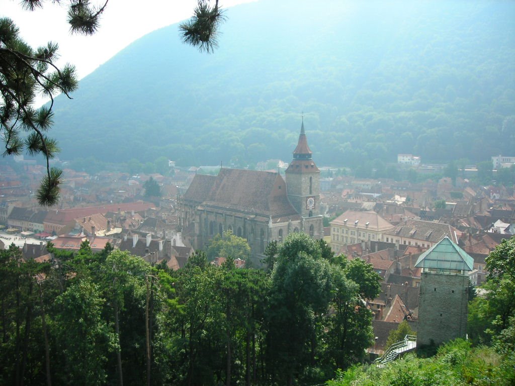 Panorámica de Brasov, con la Biserica Neagra en primer plano. Agosto de 2006 by viajeroandaluz