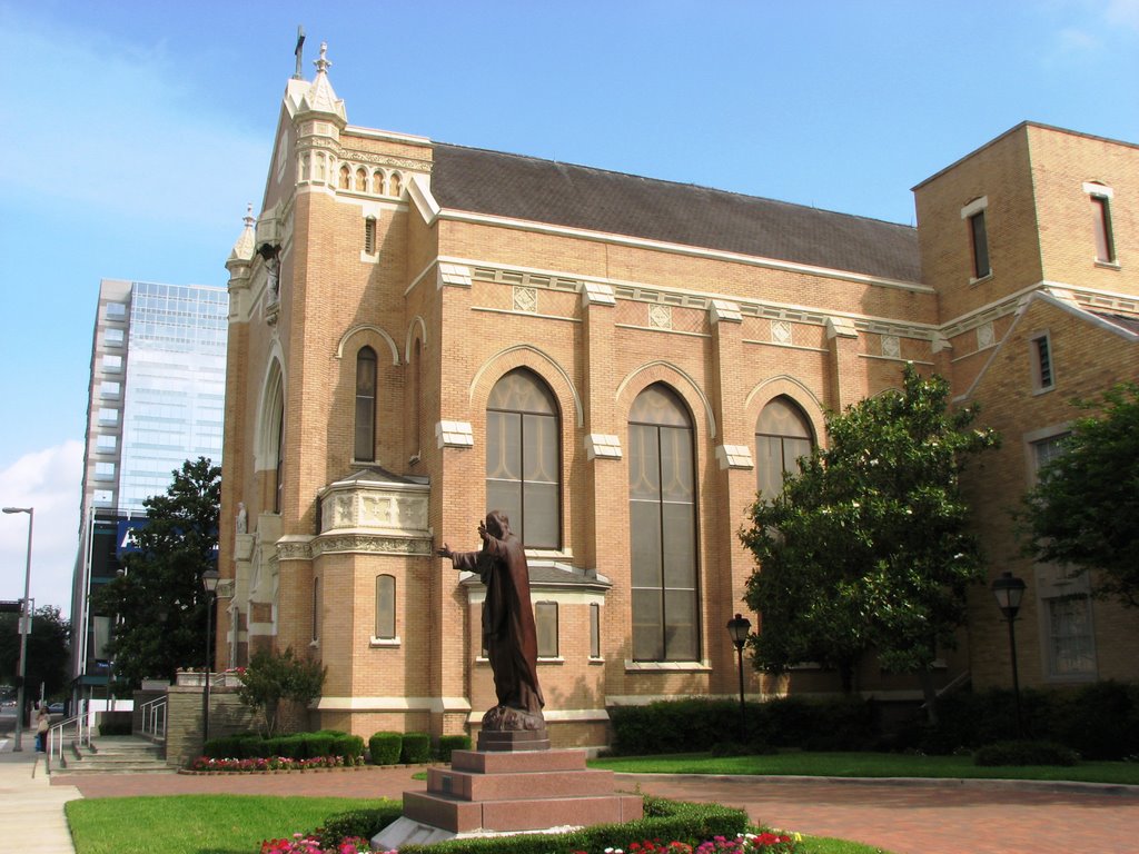 Sacred Heart church by Nestor Solis