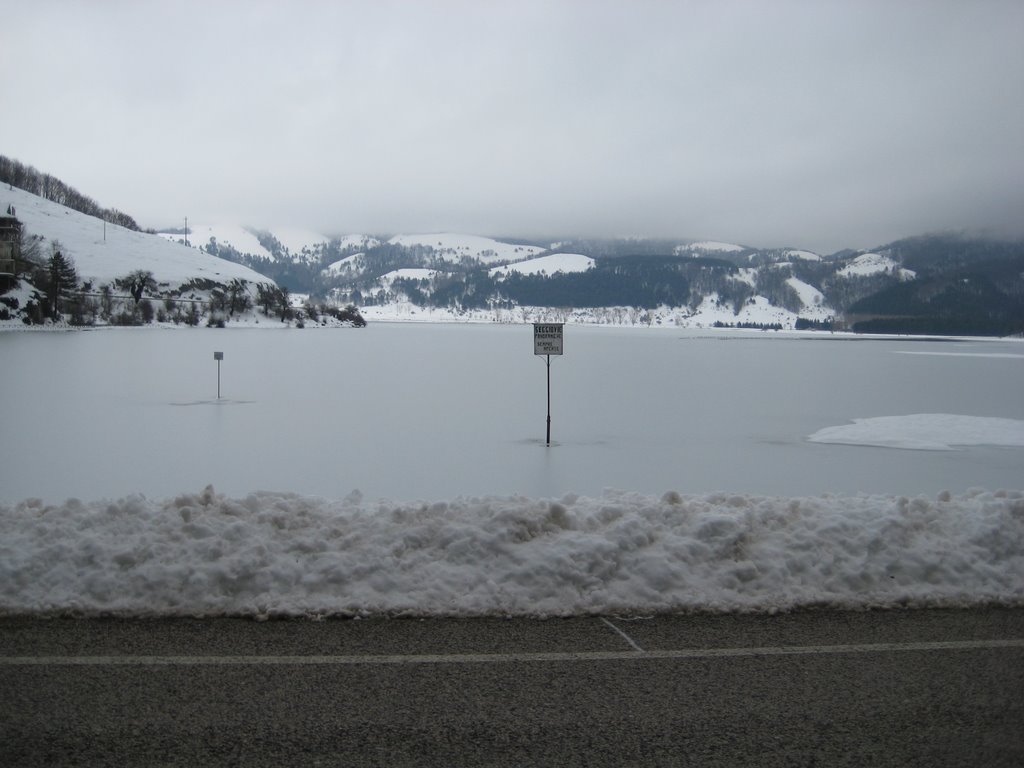 08-03-09 - Lago Laceno, il Lago Ghiacciato by Arciere82