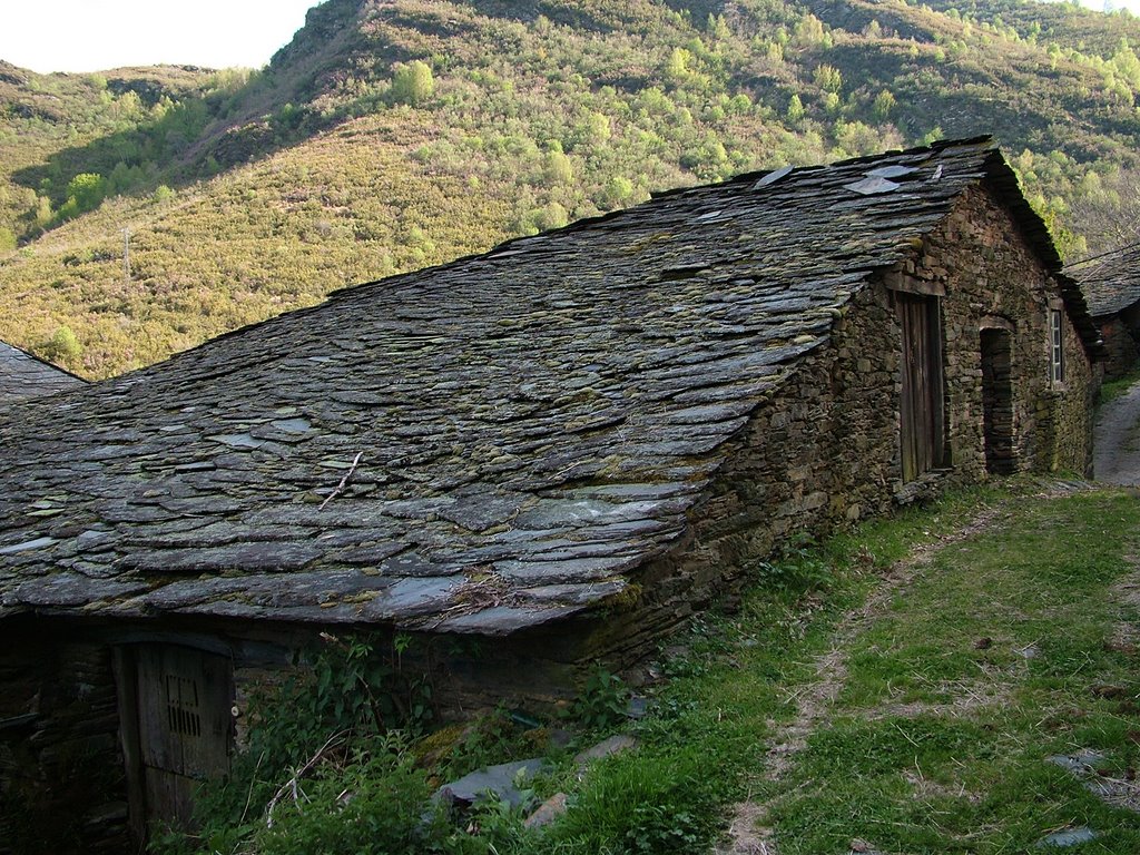 CASA EN VIEIROS by Jesús Simón