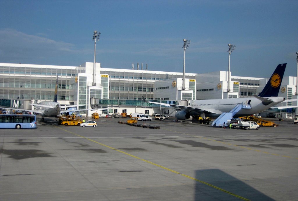 Flughafen München II by STUTIG