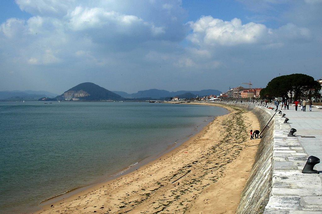 Playa de Santoña by Claudio Cabello