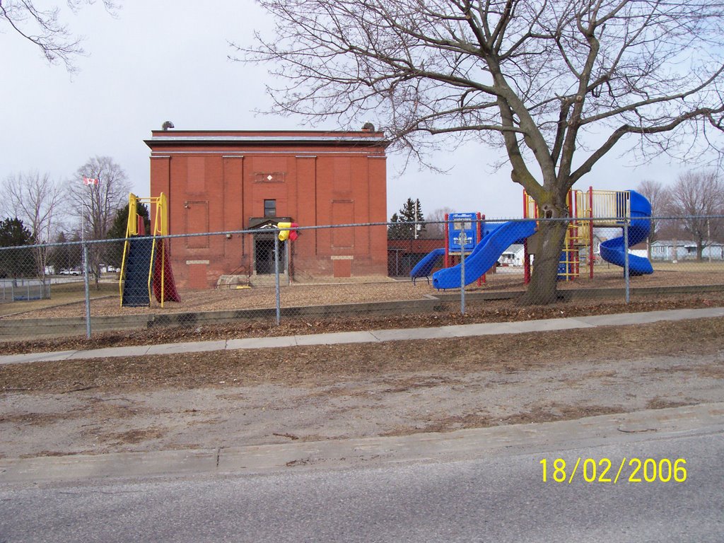 School- Downtown Port Burwell-CANADA by ROGERIO LOPES GAMBERINI