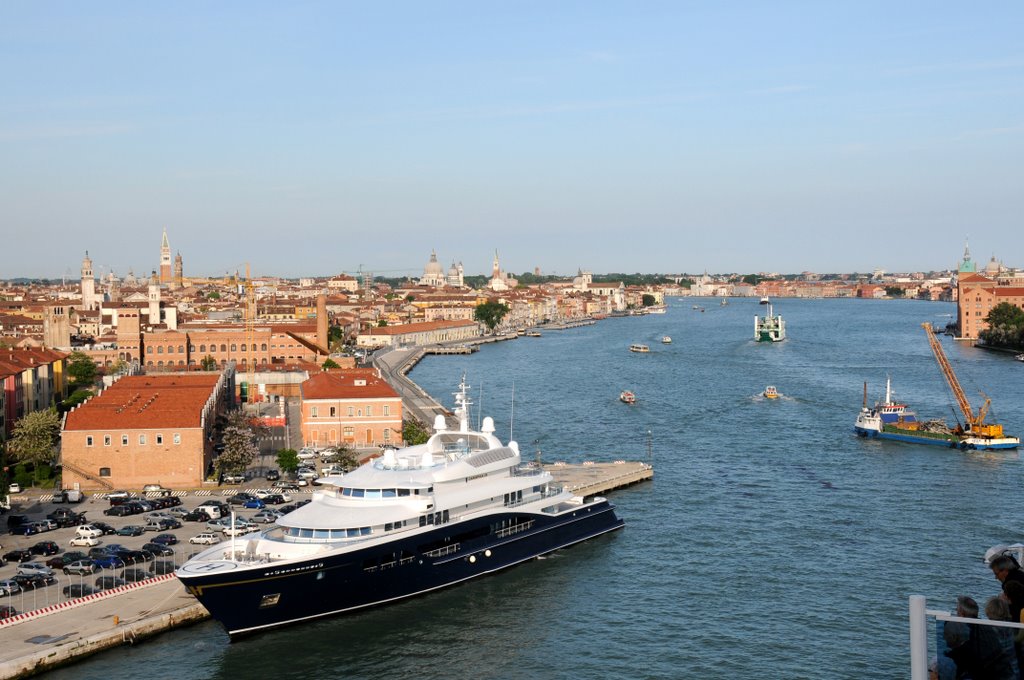 Venezia al volo (1) by roberto ribotta