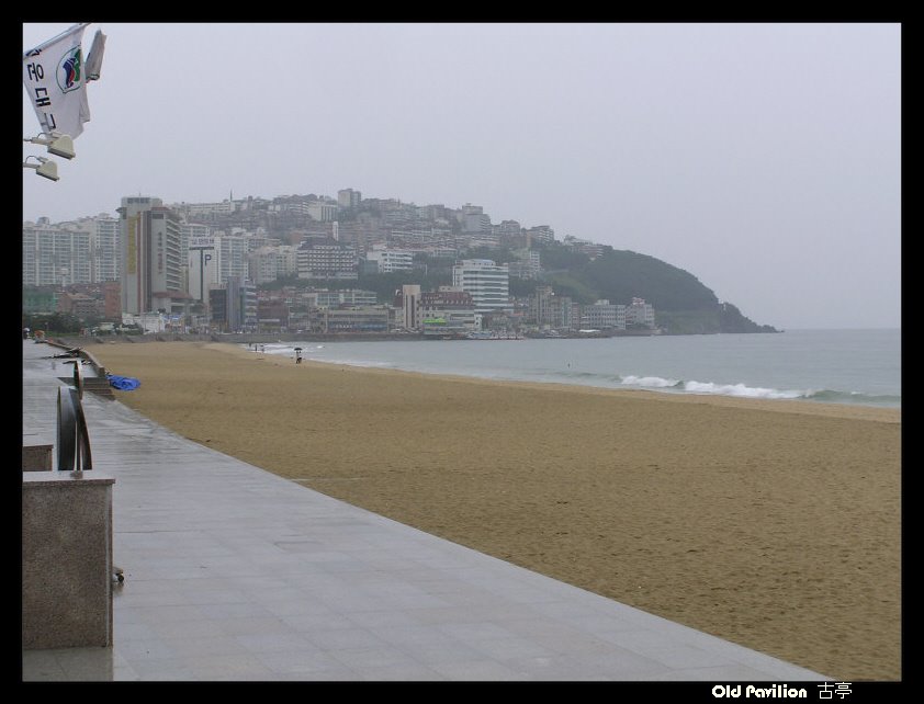 Haeundae Beach 해운대 海雲臺 by oldpavilion