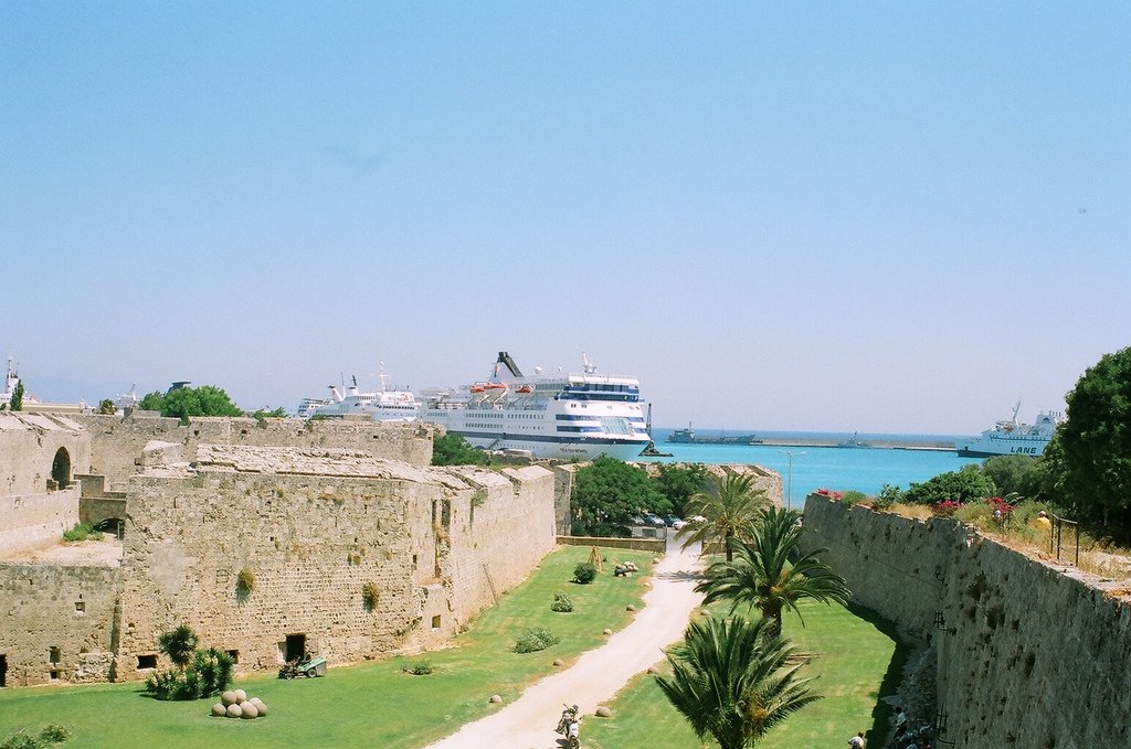 Rodos, fosa i port by krzych