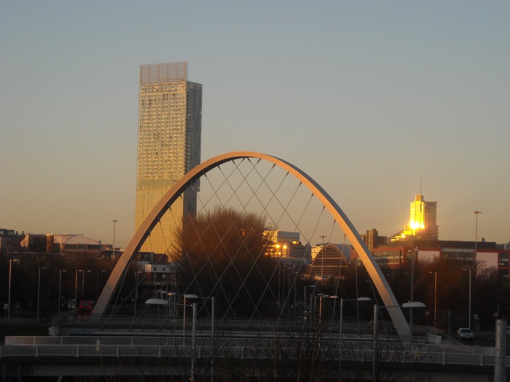 Nice view of Manchester & Beetham Tower from Hulme by WythenshaweMike