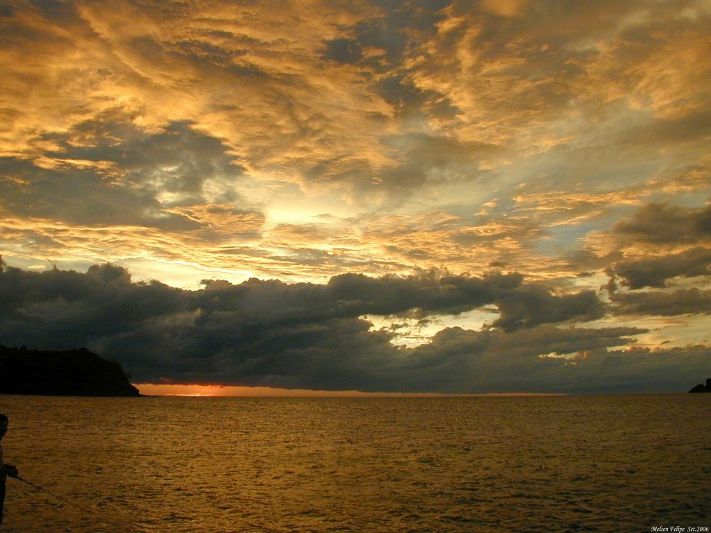 Atardecer en Playa Junquillal 01, La Cruz , Costa Rica --------------------------------------------------------------------------------------------My email: artehuetar@gmail.com by Melsen Felipe