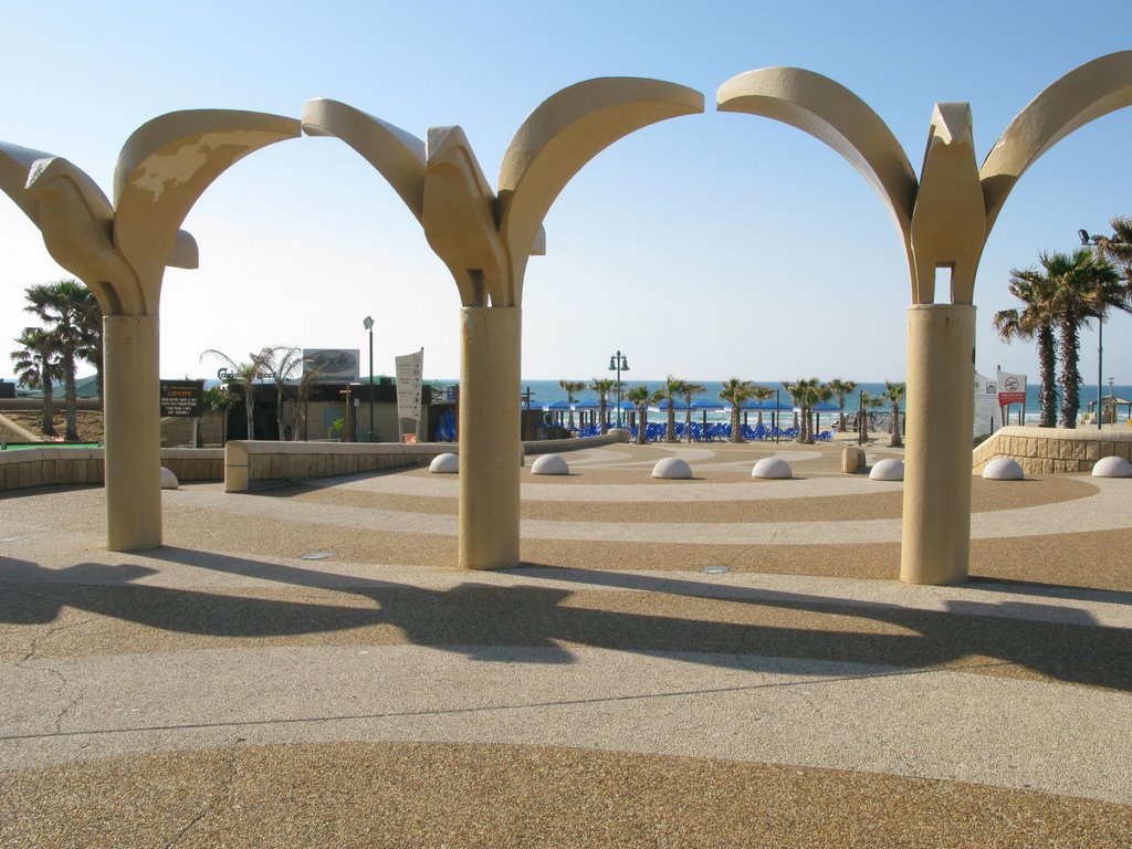 Rishon's beach gate by Alon Abraham