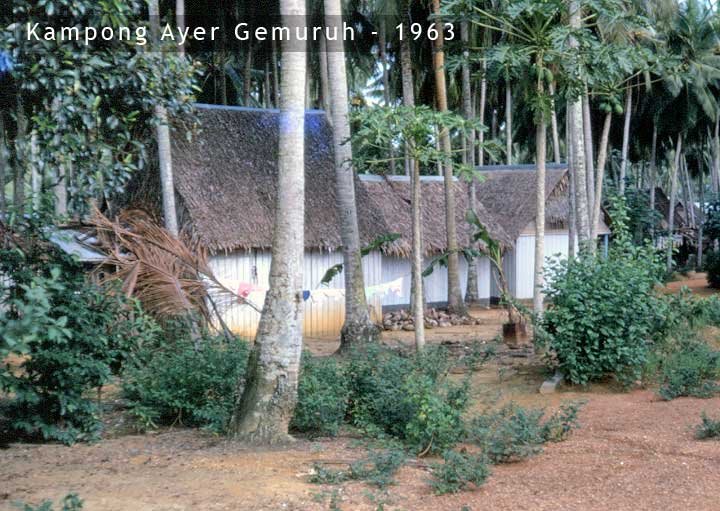 Kampong Ayer Gemuruh circa 1962 by jontyms