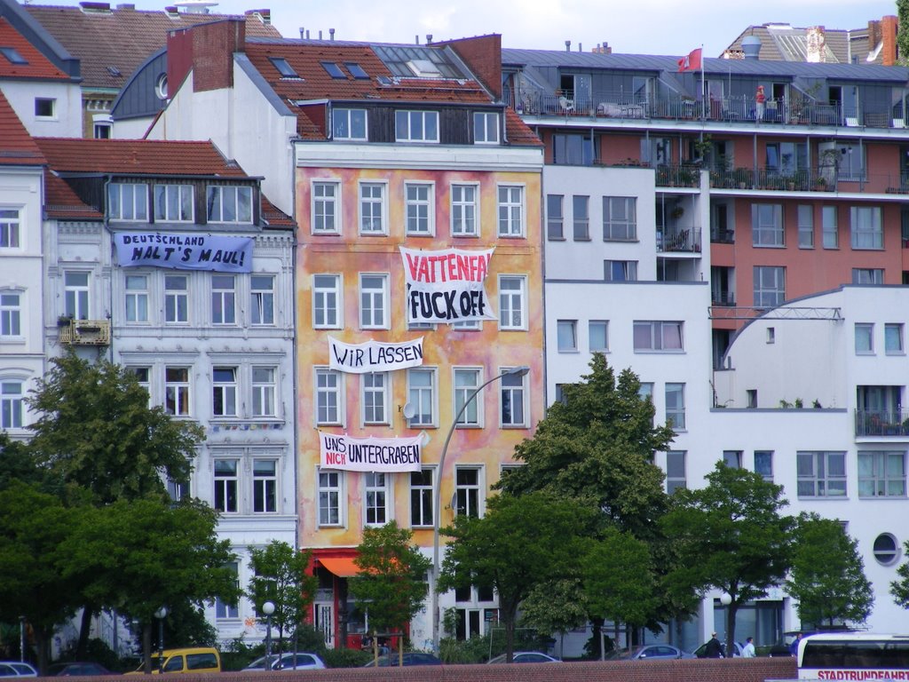 Hafenstrasse by Reinhard Ackermann