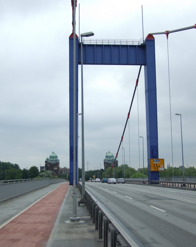 Duisburg - Friedrich-Ebert-Brücke by scho