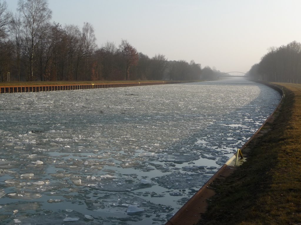 Eis auf dem Dortmund-Ems-Kanal by heDUda_Tool