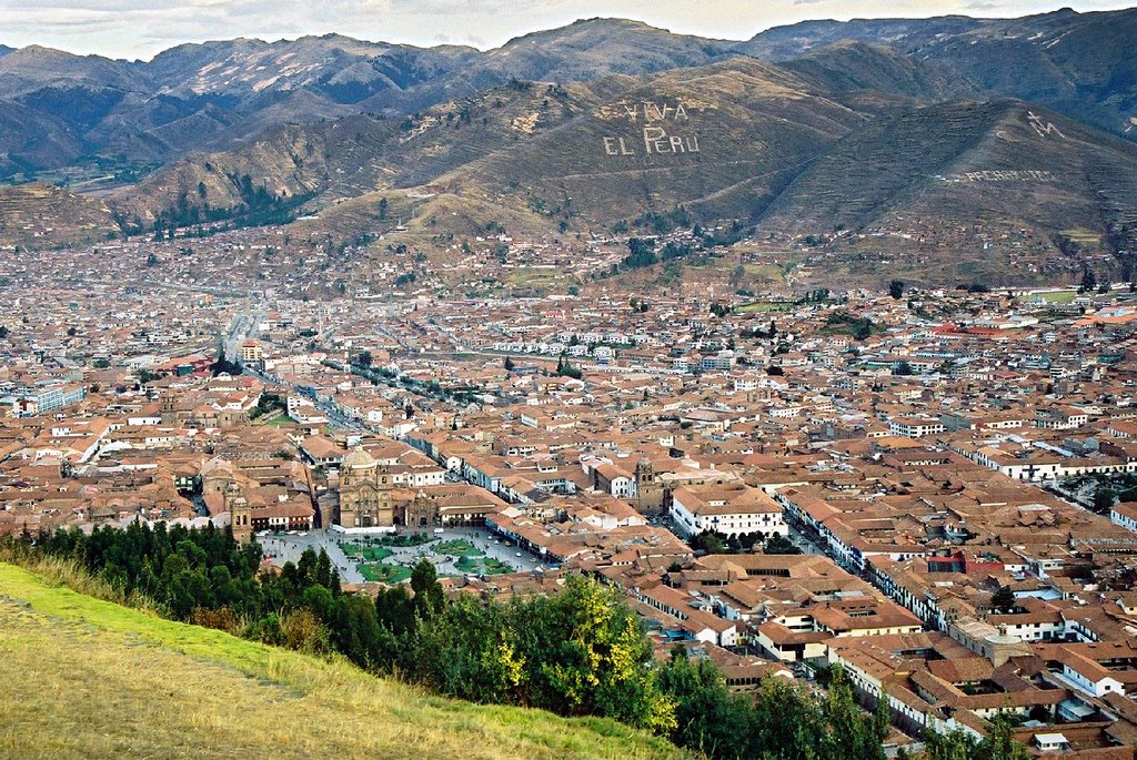 Cusco by Derek Podlubny