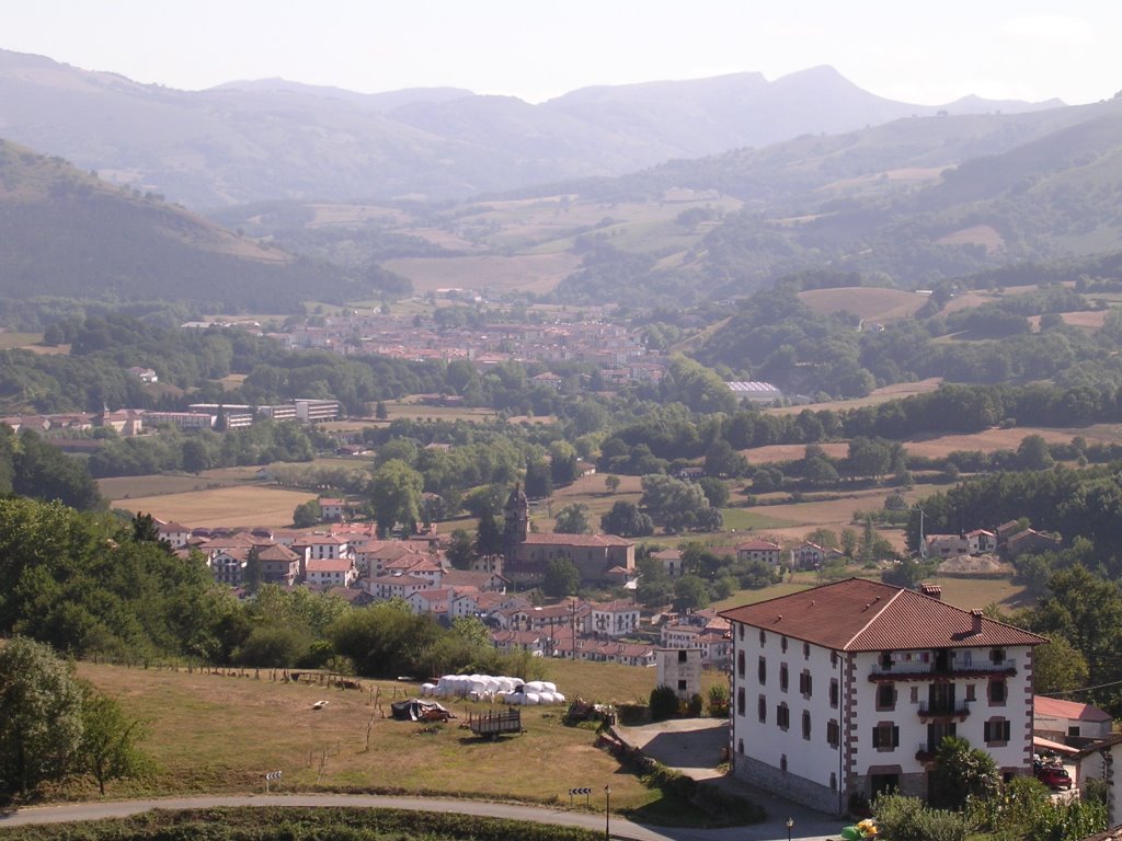 ZIGAURRE Y ELIZONDO (NAVARRA) DESDE EL MIRADOR DEL VALLE BAZTAN by JOSE LUIS OROÑEZ